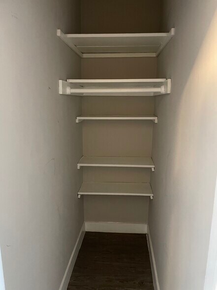 Building Photo - 806 Esplanade