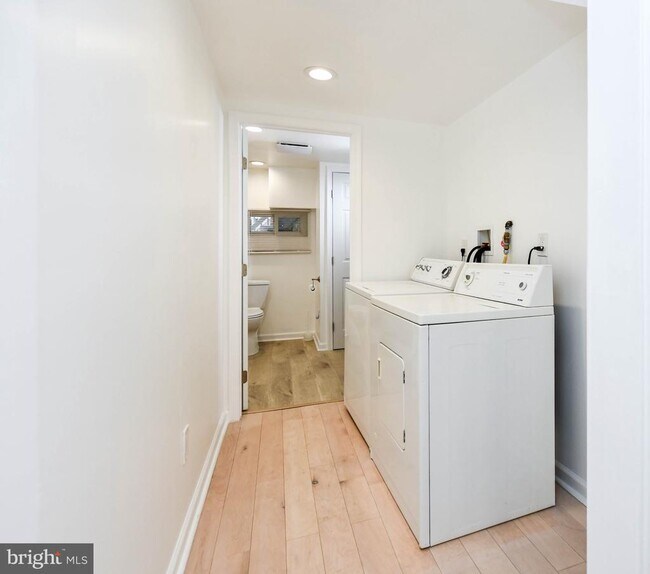 Building Photo - 2509 Christian St