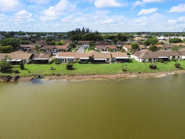 Building Photo - 8495 Lakepoint Ct