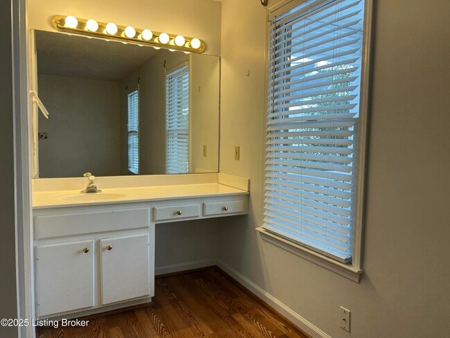 Building Photo - 47 N Country Dr