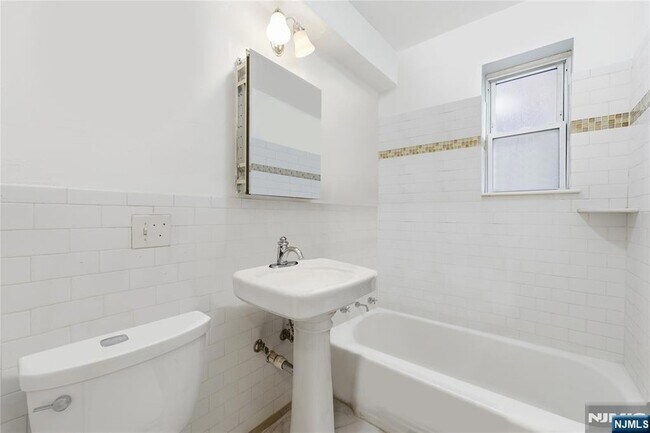 Building Photo - 2520 John F. Kennedy Blvd