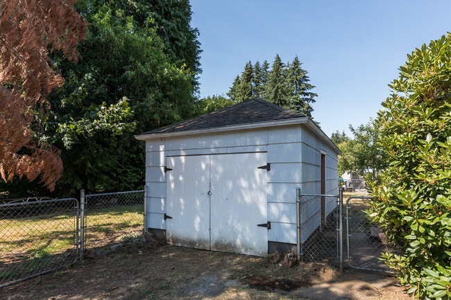 Building Photo - 33774 SE Oak St