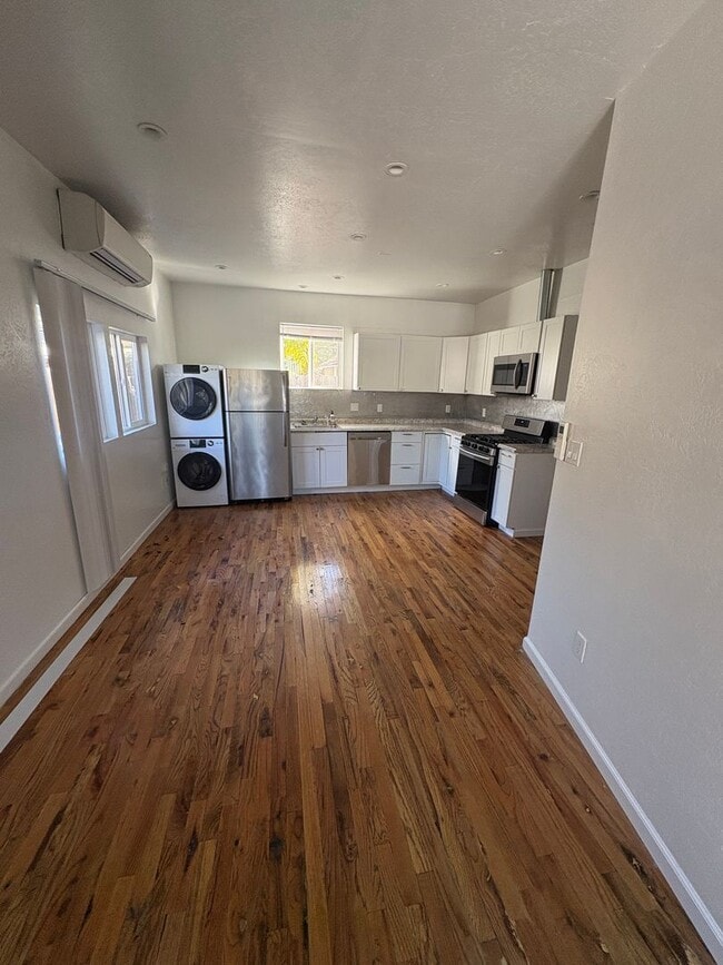 Building Photo - R311