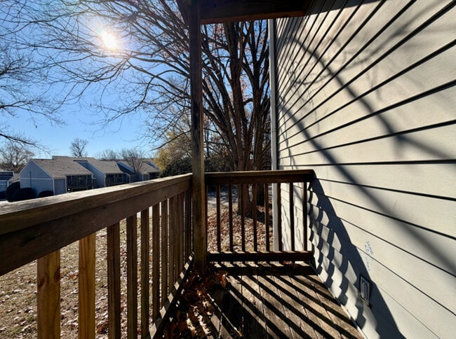 Building Photo - 1418 Riverview Rd