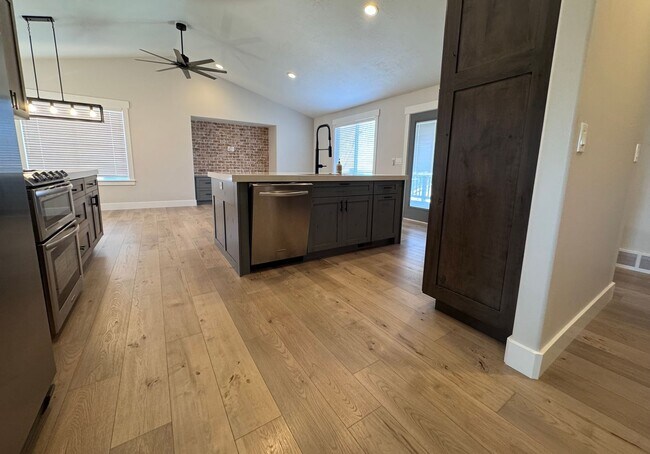 Building Photo - Beautiful Draper Home for Rent!