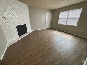 Building Photo - 2 bed, 1.5 bath condo in Norman, OK with c...