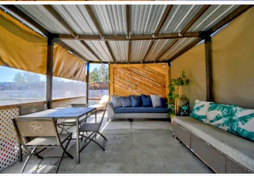 Building Photo - 2533 La Veta Dr