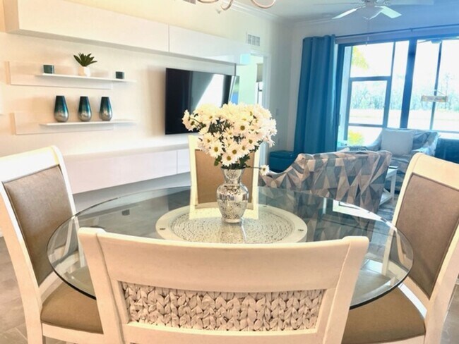 Building Photo - 2/2 MONTHLY RENTAL - GOLF/TENNIS CENTER - LAKEWOOD RANCH AVAILABLE FOR SPRING/ SUMMER!