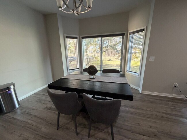 Building Photo - 13776 Grandeur Ave