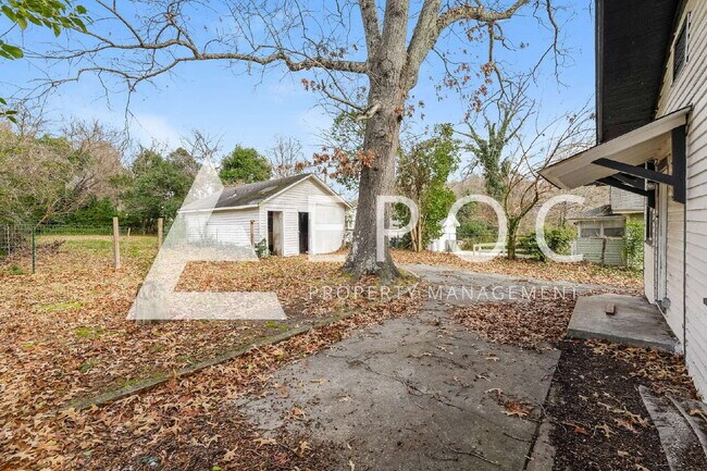 Building Photo - 305 Burtner St