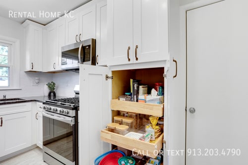 Building Photo - 5906 W 75th Terrace