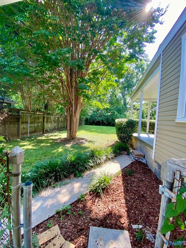 Building Photo - 2019 Vanderbilt Dr SW