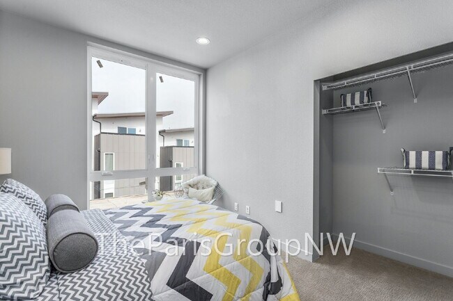Building Photo - Stunning Mod West Seattle TH * Roof Deck Views, AC & Upgrades!