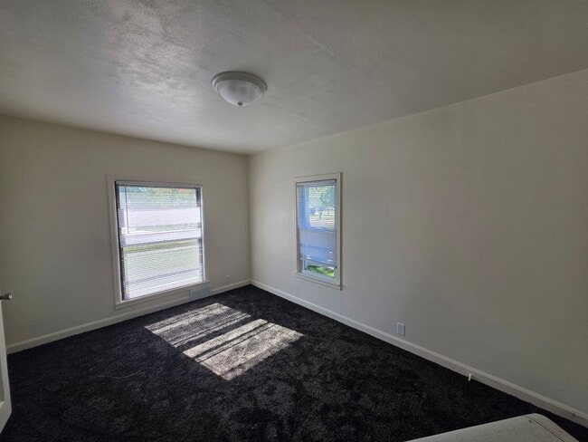 Building Photo - 940 W Weiland Ave