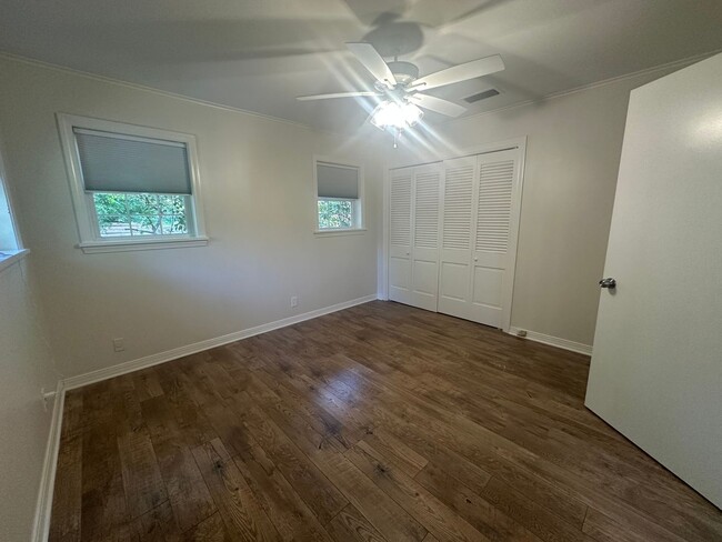 Building Photo - Gorgeous 3 Bedroom South Highland Home wit...