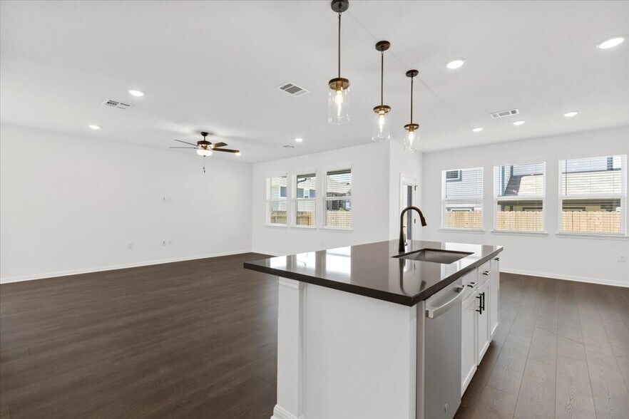 Building Photo - 15600 Nola Ct