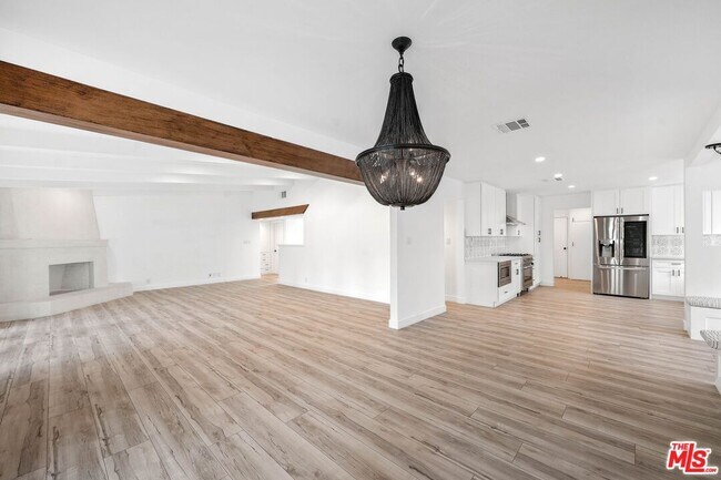 Building Photo - 5614 Ponce Ave