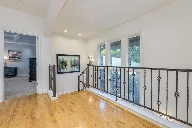 Building Photo - 813 Moonlight Bay Dr