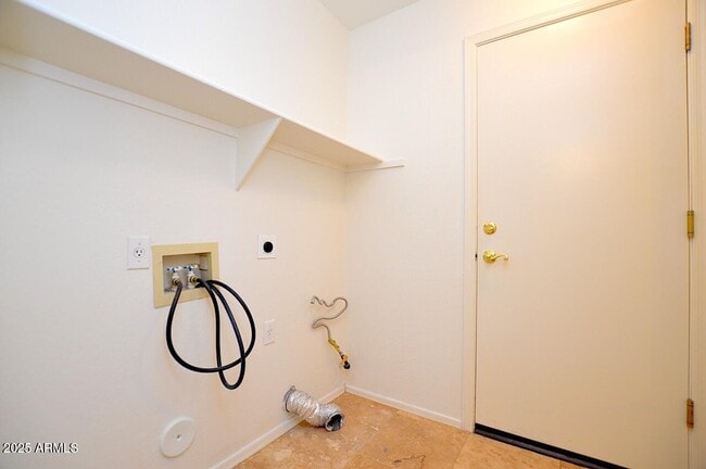 Building Photo - 10253 E Penstamin Dr