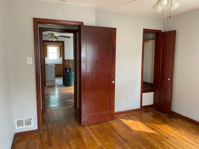 Building Photo - 226 Henquin Dr