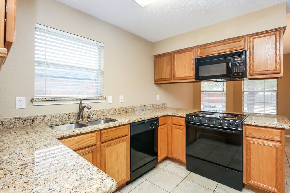 Building Photo - 908 Fenway Ln