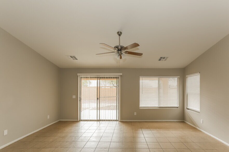 Building Photo - 8218 S Jenna Ln