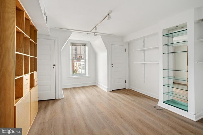 Building Photo - 317 S 18th St