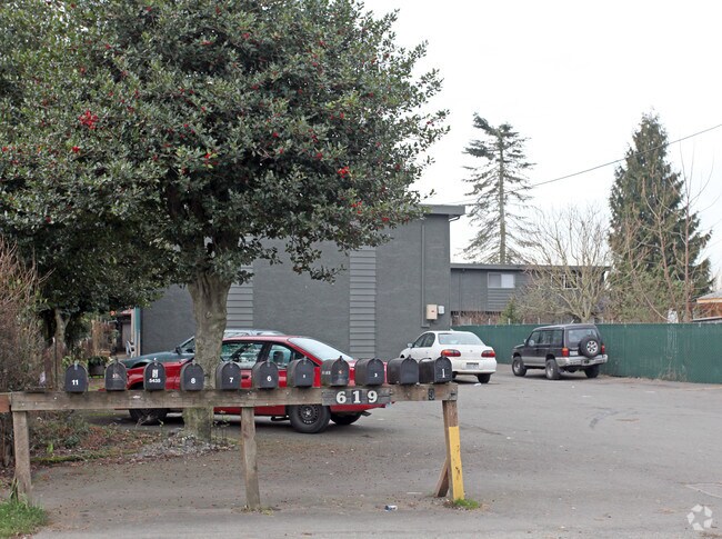 Primary Photo - Holly Tree Apartments