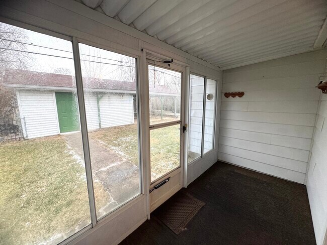 Building Photo - 15 W Worley Ave