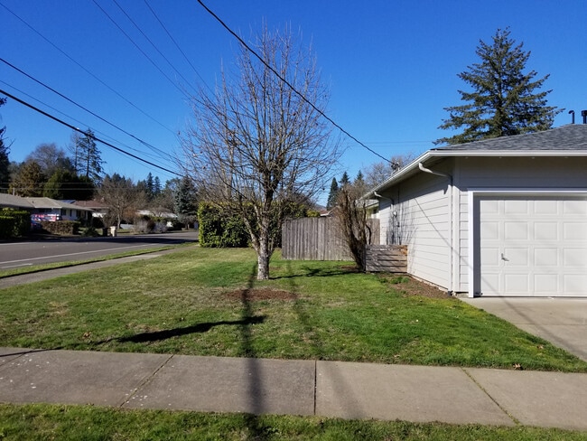 Building Photo - Stunning 4 Bedroom 2 bath in NW Corvallis!