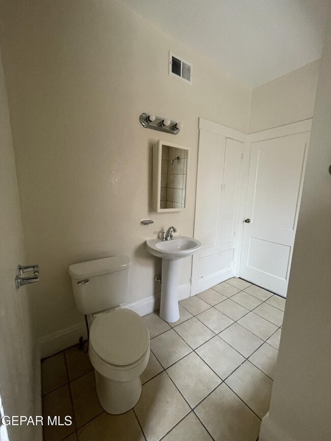 Building Photo - 3720 Chester Ave