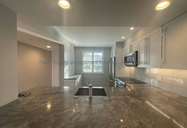 Building Photo - 2301 Marina Isle Way
