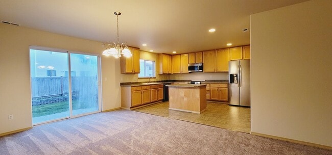 Building Photo - Absolutely Beautiful Two-story House in Si...