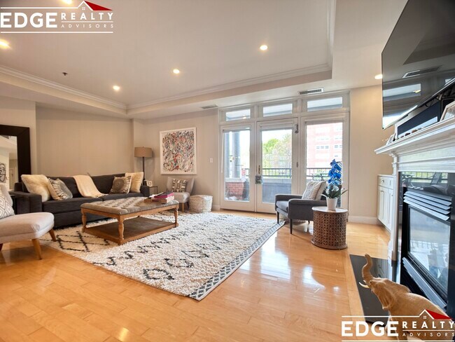 Building Photo - 1584 Beacon St