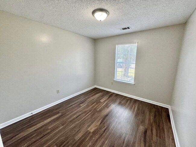 Building Photo - 7050 Presmond Rd