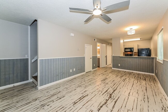 Building Photo - Neptune Beach Townhouse - On Huge Lot in Q...