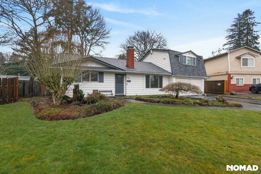 Building Photo - 375 SW Devon Ln