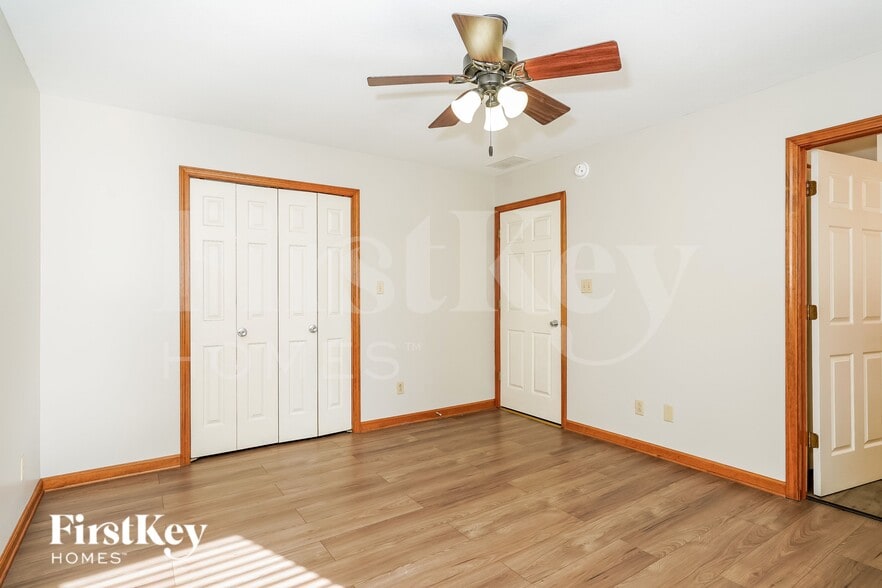 Building Photo - 873 E Cragmont Dr