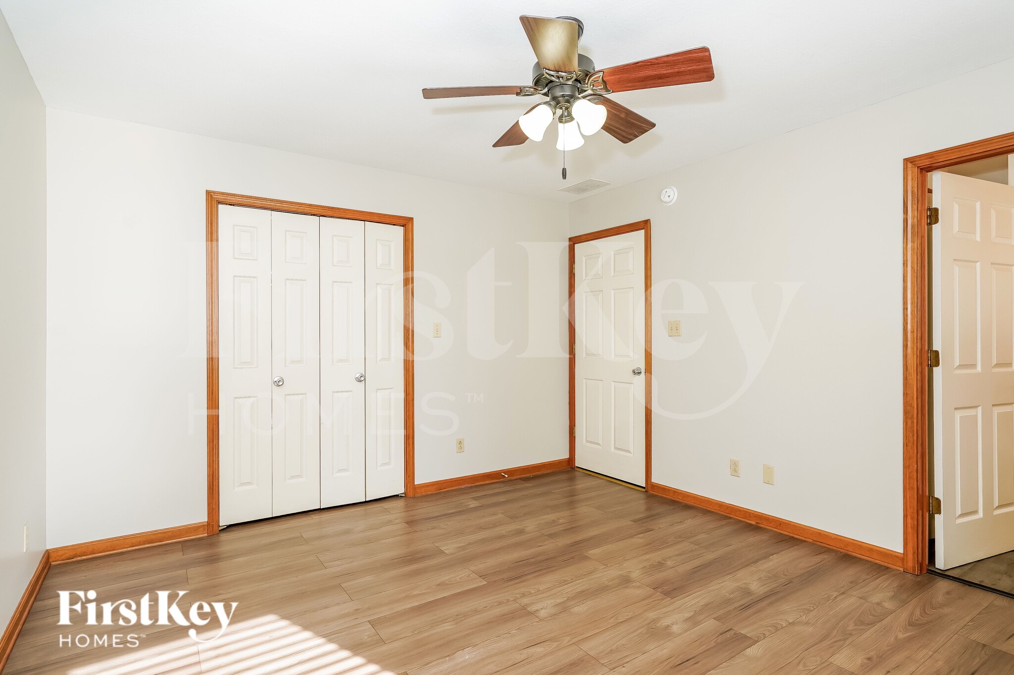 Building Photo - 873 E Cragmont Dr