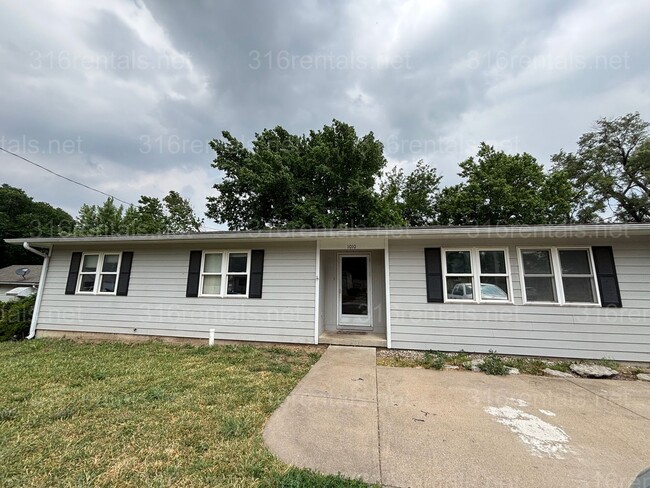 Building Photo - Three bed two bath house available now!