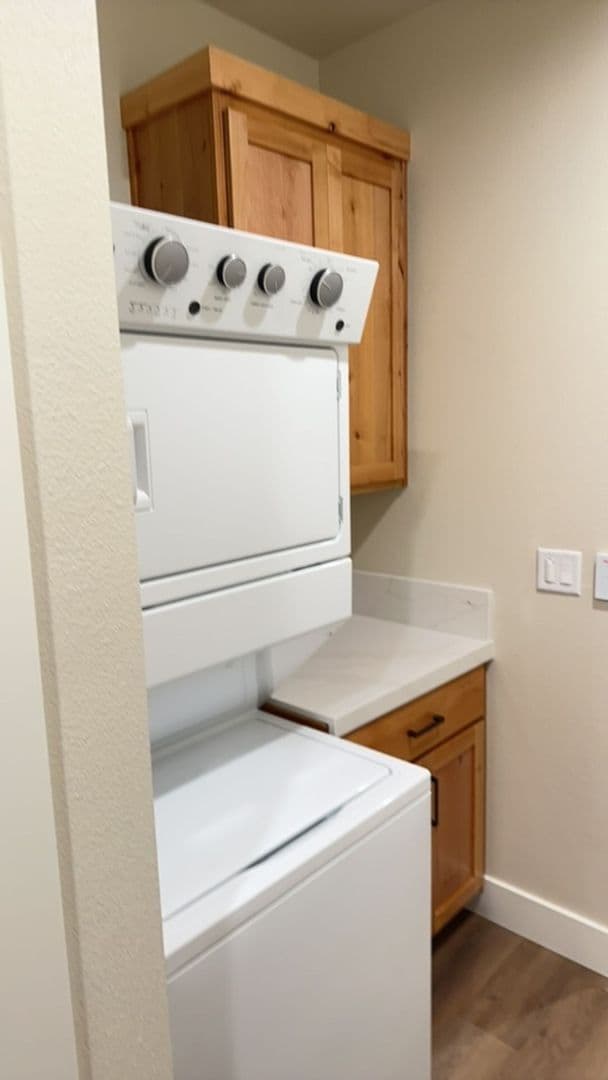 Building Photo - 101 E Lindo Ave