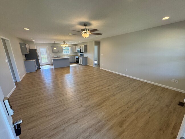 Building Photo - 25 Mandan Ct