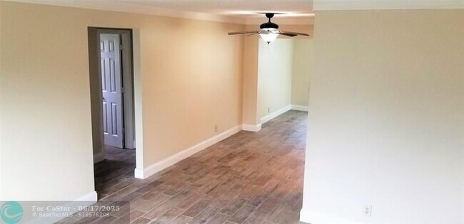 Building Photo - 1055 NW 73rd Ave