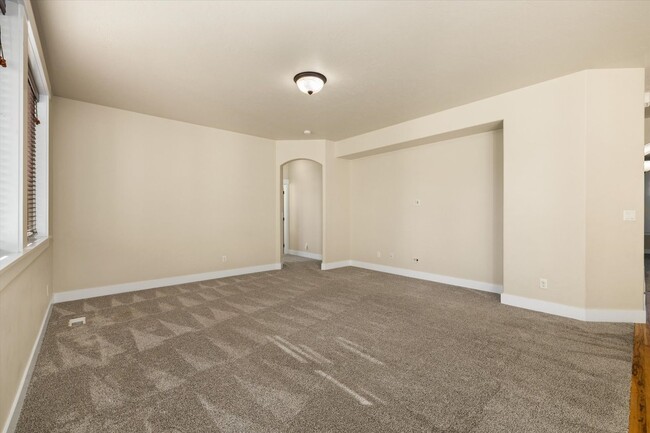 Building Photo - Spacious 5-Bedroom Home (plus bonus room) on ½ Acre in Bridgetower – Rare Meridian Rental!