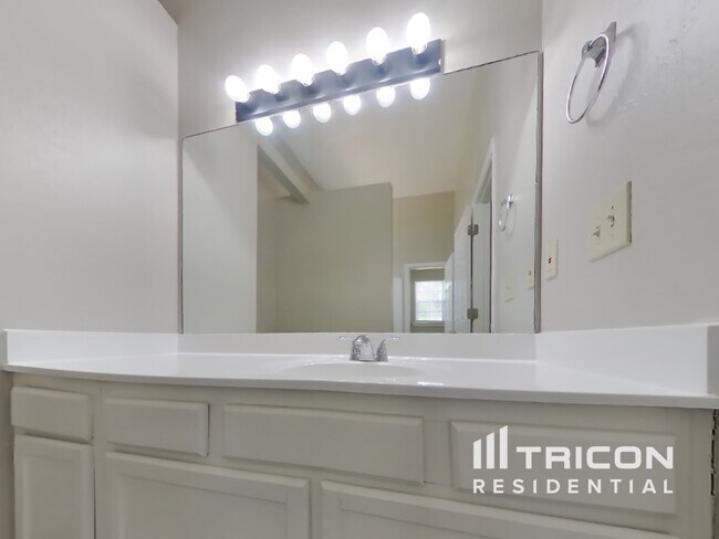 Building Photo - 510 Surveyor Walk