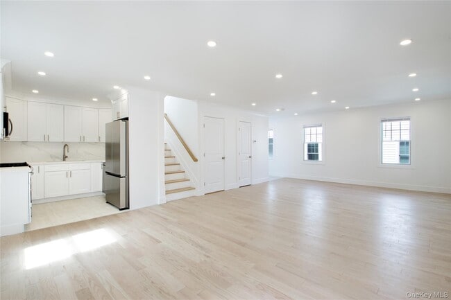 Building Photo - 46 Linwood Rd S