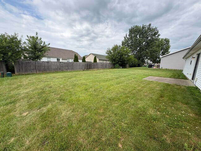 Building Photo - 3 Bd 2 Ba with 2 car garage in West Lafayette