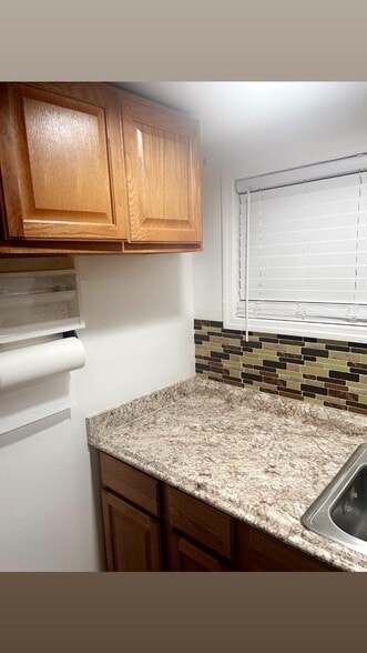Kitchen - 212 Oakwood Pl