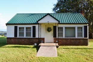Building Photo - 1851 Pine Ridge Rd