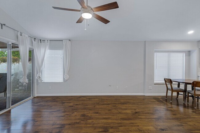 Building Photo - 4 Bedroom/2 Bathroom Remodeled home with S...
